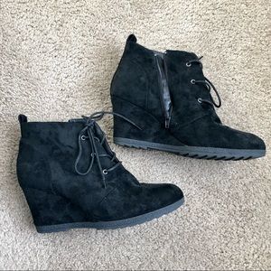 Falls Creek black wedge heels size 11